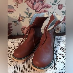 Leather boots size 8 NWOT (never worn)